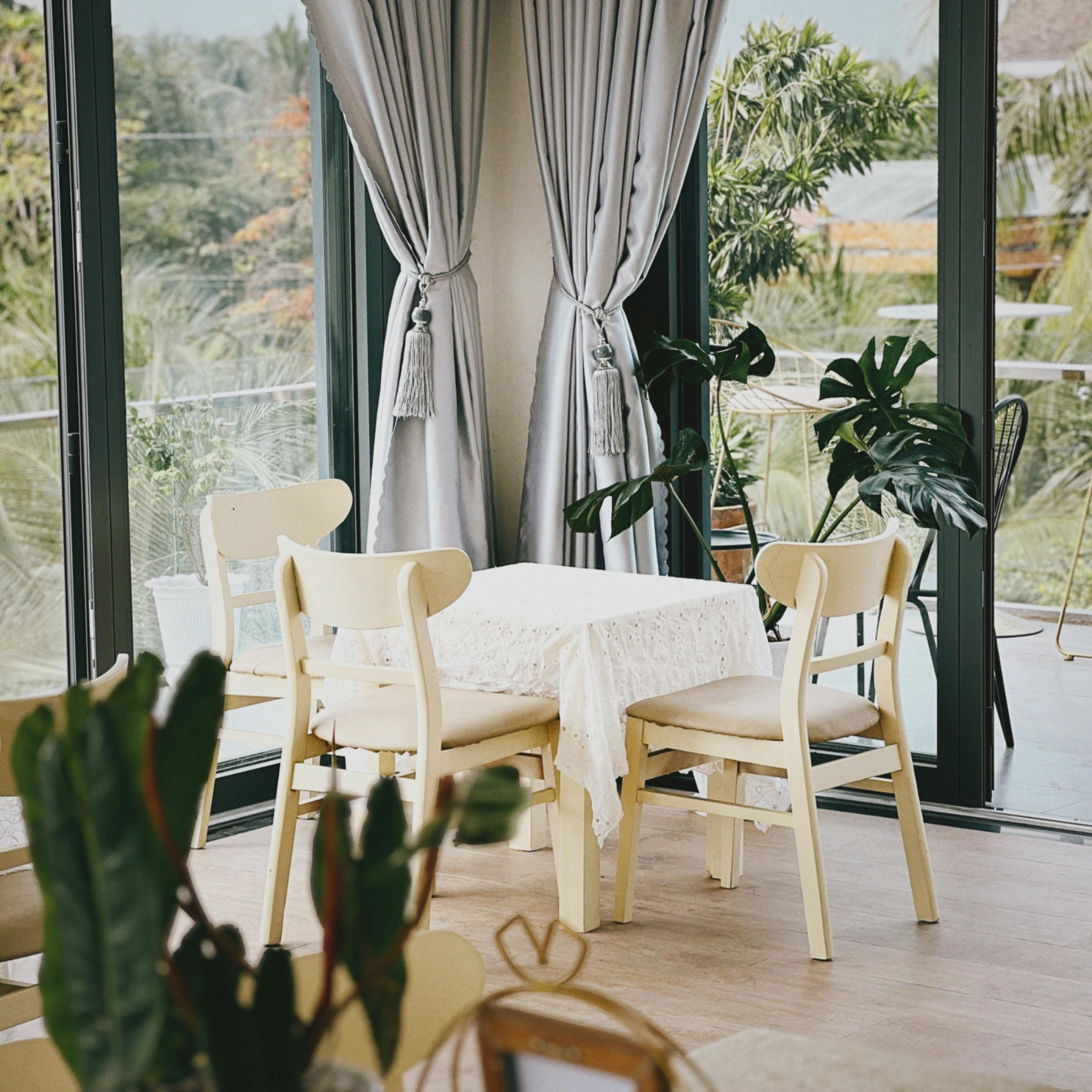 Home dining room curtains